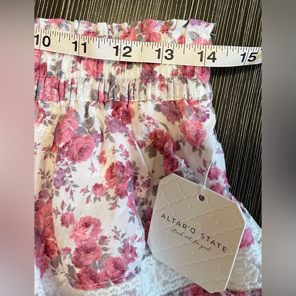 Altar'd State NWT Ruffled Lace Floral Skort Size Large - Picture 12 of 12